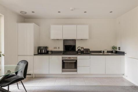 Merriam Close, E4