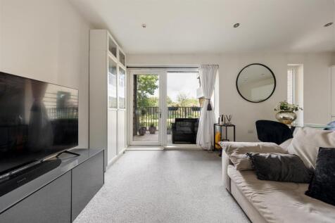 Merriam Close, E4