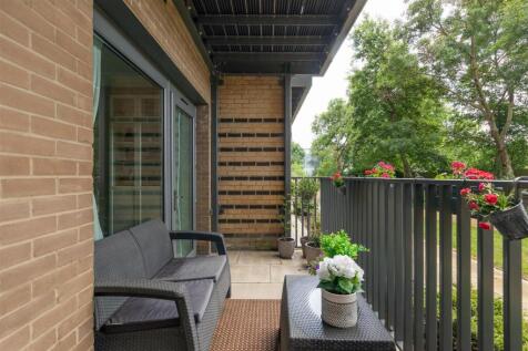 Merriam Close, E4