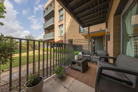 Merriam Close, E4