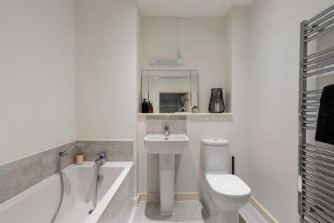 Merriam Close, E4