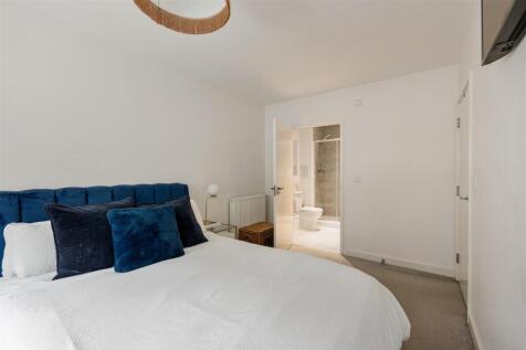 Merriam Close, E4
