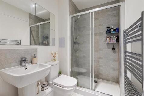 Merriam Close, E4