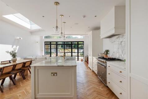 Castle Avenue E4