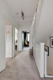 Warboys Crescent E4