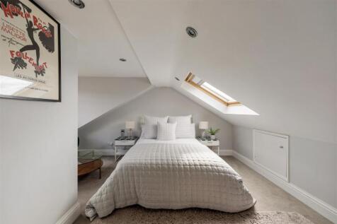 Warboys Crescent E4