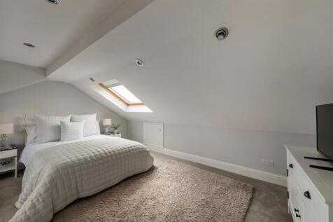 Warboys Crescent E4