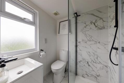Warboys Crescent E4