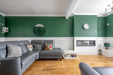 Clivedon Road E4