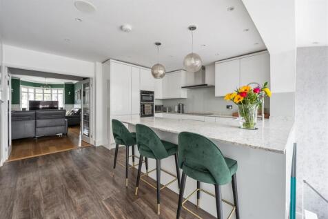 Clivedon Road E4