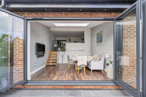 Clivedon Road E4