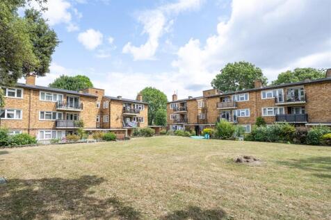 Oak Hill Court, IG8