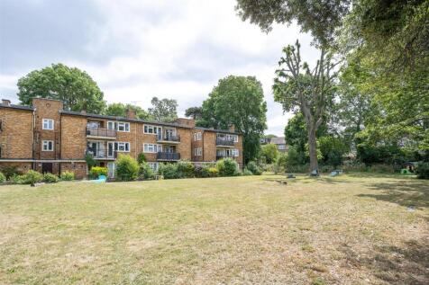 Oak Hill Court, IG8