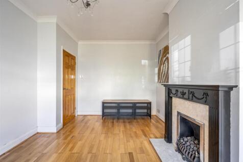 Lawrence Hill E4