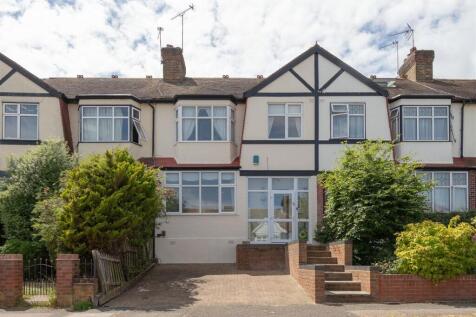 Larkshall Crescent E4