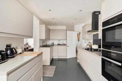 Chingford Avenue E4