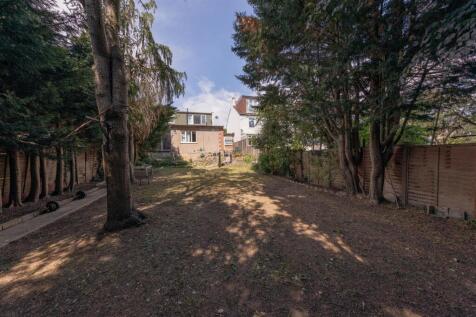 Chingford Avenue E4