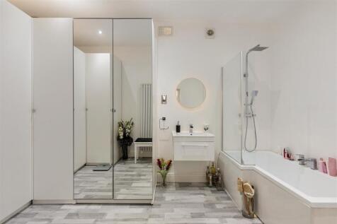Chingford Avenue E4