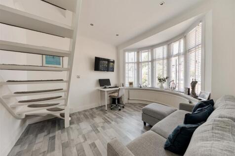 Chingford Avenue E4