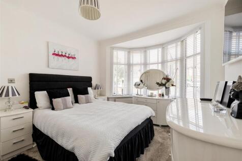Chingford Avenue E4