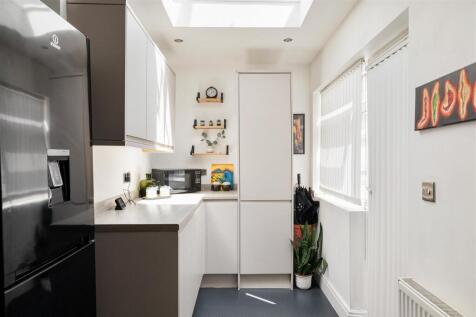 Chingford Avenue E4