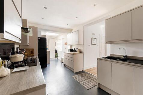 Chingford Avenue E4