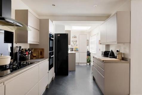 Chingford Avenue E4