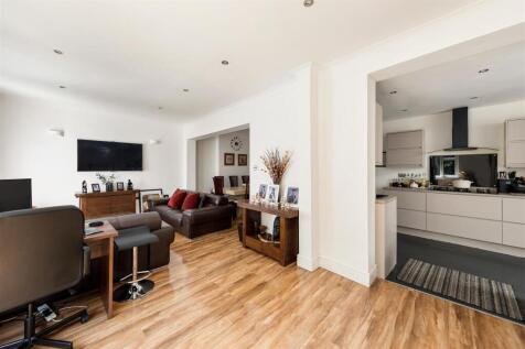 Chingford Avenue E4