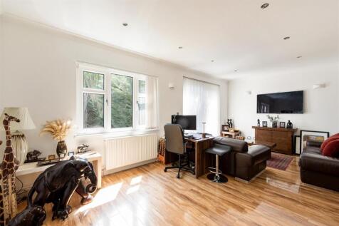 Chingford Avenue E4