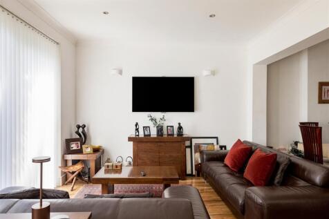 Chingford Avenue E4