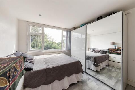 Chingford Avenue E4
