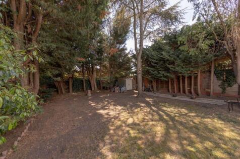 Chingford Avenue E4