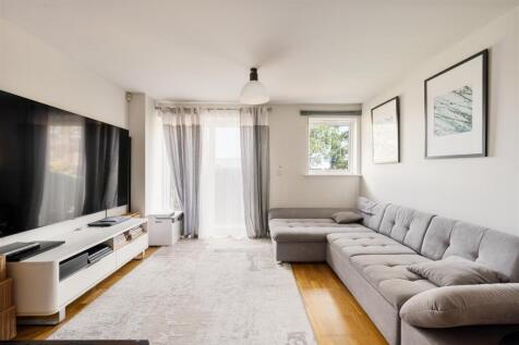 Mornington Road, IG8