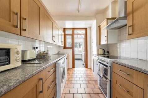 Larkswood Road, E4