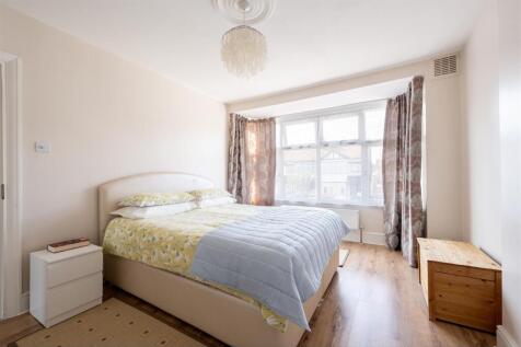 Larkswood Road, E4
