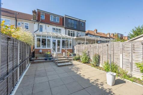 Larkswood Road, E4