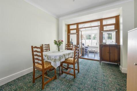 Larkswood Road, E4