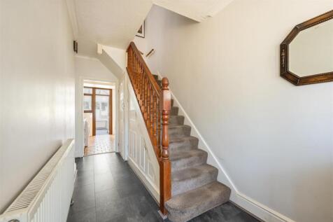 Larkswood Road, E4