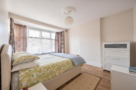 Larkswood Road, E4