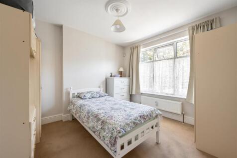 Larkswood Road, E4