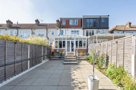 Larkswood Road, E4