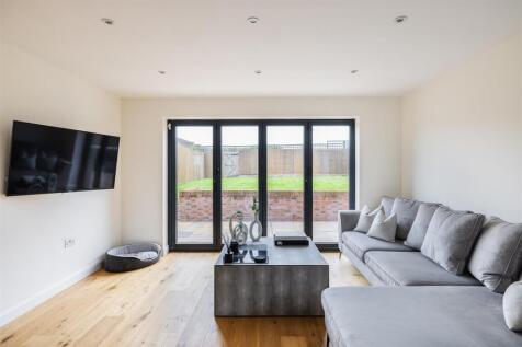 Sewardstone Road E4