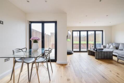 Sewardstone Road E4