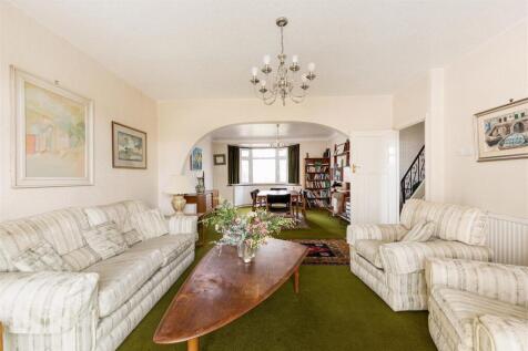 The Avenue E4