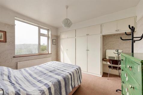 The Avenue E4