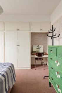 The Avenue E4