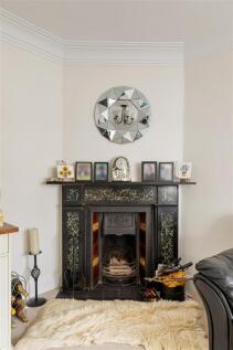 Dale View Avenue E4