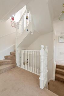 Dale View Avenue E4