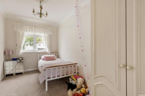 Dale View Avenue E4