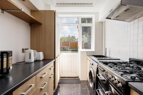 Larkshall Road, E4